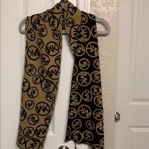 Michael Kors reversible logo scarf